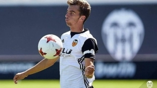 El Valencia regala a Álex Centelles, una de sus perlas / Valenciacf.com