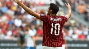 Hakan Calhanoglu entran en la agenda del Inter y Napoli