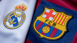 "Realidades contrapuestas un mes más tarde entre Madrid y Barça. Foto: Getty Images"