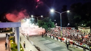 FOTO: Gran recibimiento de su afición al equipo. Foto: SportCenter