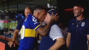 Un beso para la historia.