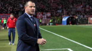 Dejan Stankovic levanta a un histórico de Europa como el Estrella Roja "Foto: Nuevo Periodico"