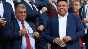 Joan Laporta y Ronaldo Nazario, en el parco presidencial del Camp Nou. Foto: Marca