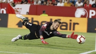 El Sevilla encuentra a un competidor para Thomas Vaclík | FOTO: SEVILLA