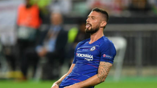 "Giroud deshoja la margarita. Foto: Getty Images"