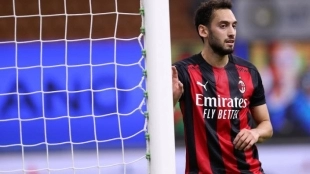 El Barça entra en la puja por Hakan Calhanoglu