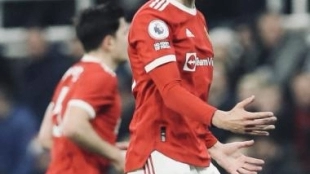 El uruguayo podría tener un giro drástico en su destino. Foto: @ManUtd