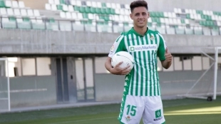 Intentan sacar a Álex Moreno del Betis / ABC.es