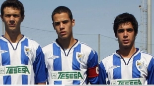 Jesús Mosquera (centro) de futbolista anómino a ídolo en Netflix