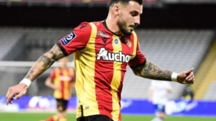 Los 3 gigantes europeos que sondean el fichaje de Jonathan Clauss "Foto: Grada3"