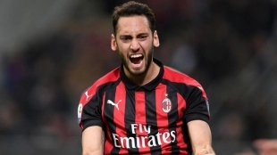 Las tres opciones que maneja el Milan para reemplazar a Calhanoglu