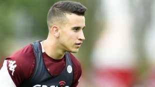 Lezama le cierra la puerta del Athletic a Berenguer. Foto: Diario de Sevilla
