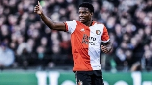 El Manchester United le quiere robar al Lyon el fichaje de Malacia