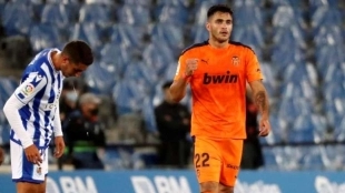 Maxi Gómez no levanta cabeza en el Valencia / Besoccer.com
