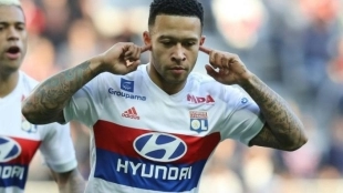 Memphis Depay se aleja del Barcelona / Besoccer.com