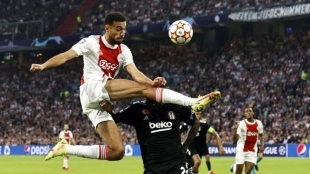 Noussair Mazraoui, objetivo del Barcelona, confirma su inminente salida del Ajax