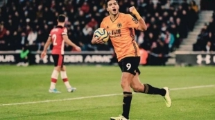 Raúl Jiménez se ofrece al Real Madrid y FC Barcelona. Foto:La Jornada