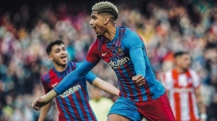 El contrato de locos que le ofrece el United a Araújo para que no renueve con el Barcelona