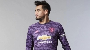 Solskjaer señalado por su trato a Sergio Romero / Manutd.com
