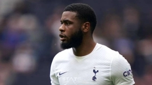 La Roma se mete en la puja por Japhet Tanganga