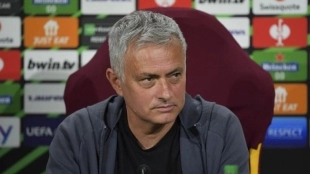 José Mourinho pide tres atacantes de nivel. Foto: @OfficialASRoma