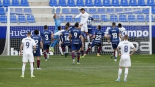El Real Madrid pone a Varane en el mercado. Foto: Marca
