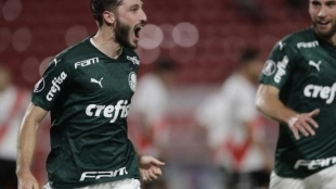 Los cuatro laterales que vigila el AC Milan para este mercado