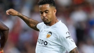 El Valencia consigue que la Roma les baje el precio de Kluivert / Bolavip.com