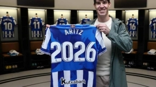 OFICIAL: La Real Sociedad renovó el contrato de Aritz Elustondo