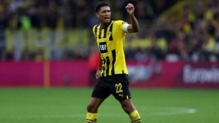 Bellingham se aleja del Borussia Dortmund. Foto: Mundo Deportivo