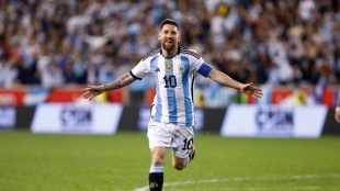Messi podría convertirse, oficialmente, en el mejor jugador de la historia - Foto: El País