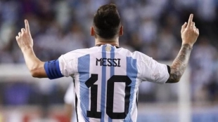 Messi sigue meditando sobre su futuro y sus posible destinos - Foto: Sport