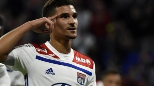 El Milan amenaza con dejar al Betis sin Houssem Aouar