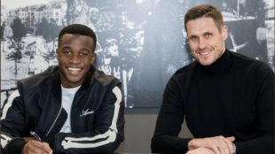 OFICIAL: Moukoko renueva con el Dortmund hasta 2026