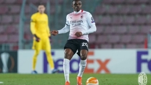 El central es el nuevo objetivo parisino. Foto: @acmilan