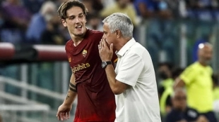 Nicolo Zaniolo junto a José Mourinho. Foto: ANSA Latina