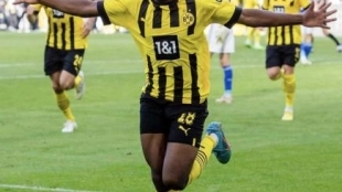 Al alemán se le caen del bolsillo los pretendientes. Foto: @BVB