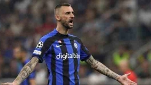 El club de la Premier League que le quiere quitar al Barcelona el fichaje de Brozovic