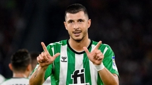 El mediocentro sorpresa que controla el Betis para suplir a Guido