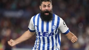 El club de LaLiga que trabaja en el fichaje de Asier Villalibre