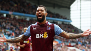El Aston Villa trabaja en la renovación de Douglas Luiz