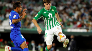 El Betis elige al reemplazante de Miranda ante el interés de los grandes
