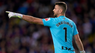 El club de la Premier League que sigue de cerca a Unai Simón