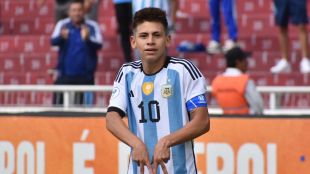 El Manchester City se mete en la carrera por Claudio Echeverri