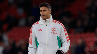 El Manchester United fija el precio de venta de Varane