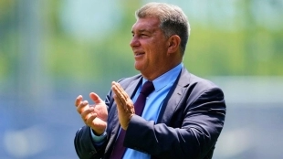 Laporta confía en el plan de Deco para fichar a los 'Joaos' / Besoccer.com