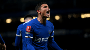 Los 2 centrales que tiene en la mira el Chelsea para suplir a Thiago Silva