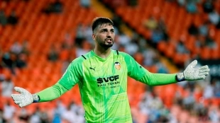El Valencia cierra en LaLiga al recambio de Mamardashvili
