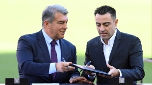 Los 3 fichajes que han convencido a Xavi de quedarse en el FC Barcelona