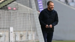 Hansi Flick, entrenador del Barcelona, muestra interés en Manuel Ugarte del PSG / Relevo.com